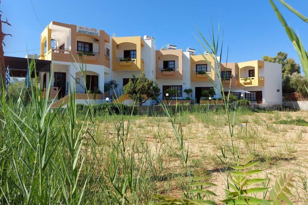 Menelaos Apartments Daratsos Bagian luar foto