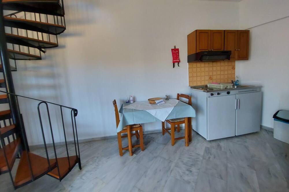 Menelaos Apartments Daratsos Bagian luar foto