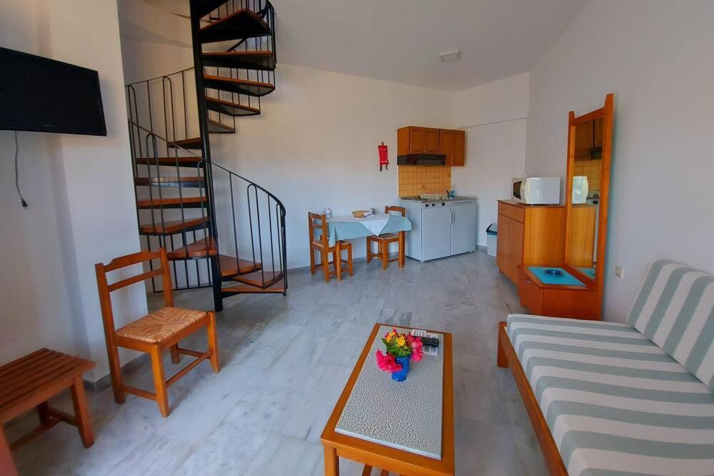 Menelaos Apartments Daratsos Bagian luar foto
