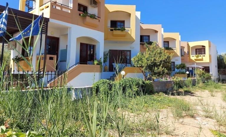 Menelaos Apartments Daratsos Bagian luar foto