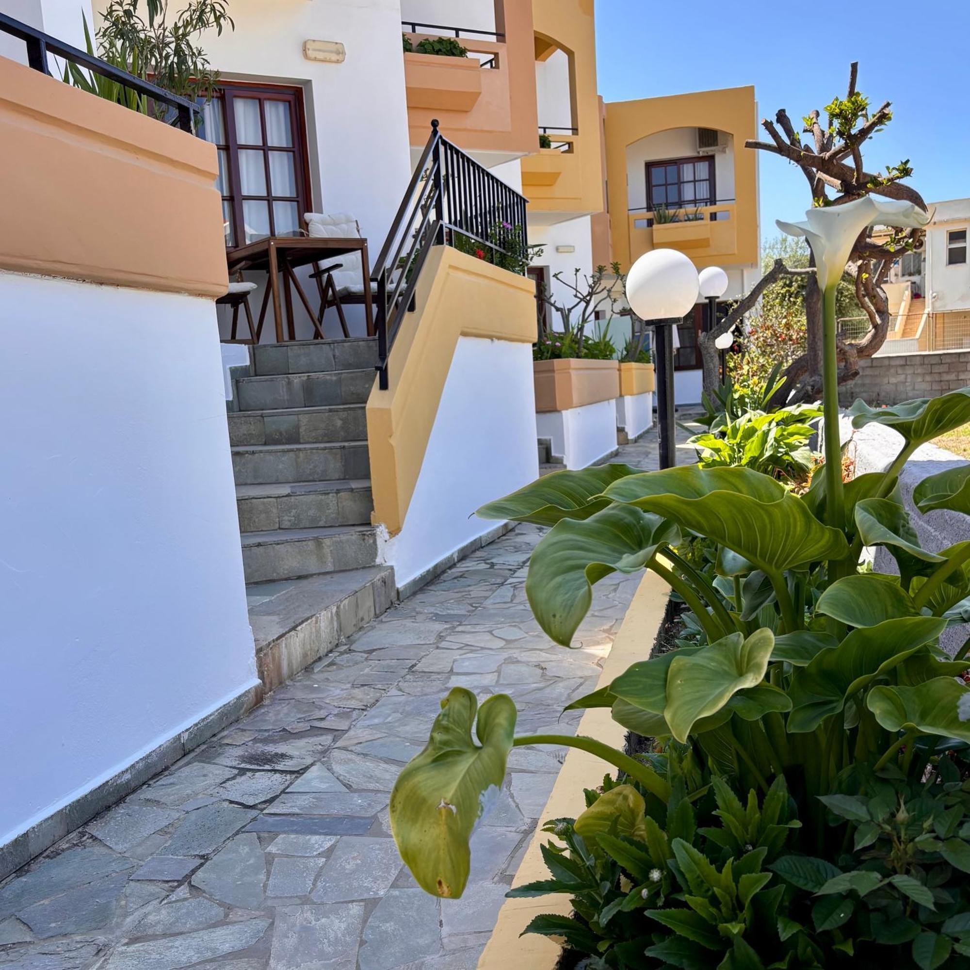 Menelaos Apartments Daratsos Bagian luar foto
