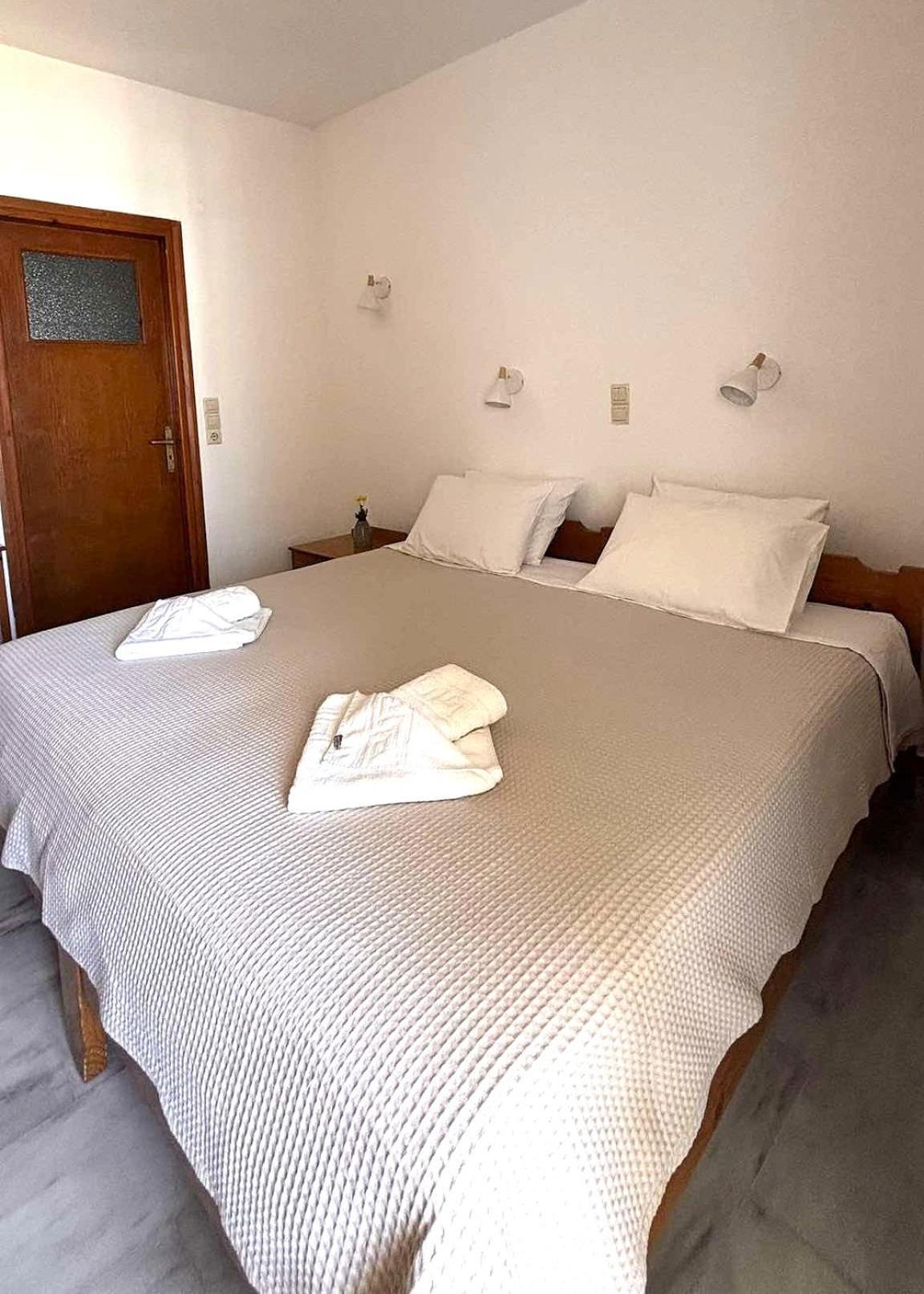 Menelaos Apartments Daratsos Bagian luar foto