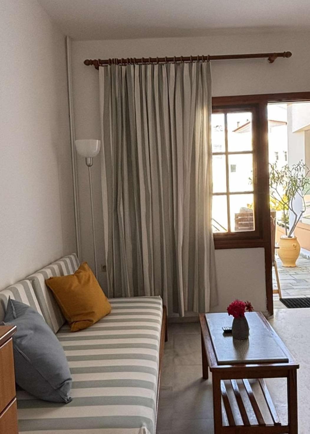 Menelaos Apartments Daratsos Bagian luar foto
