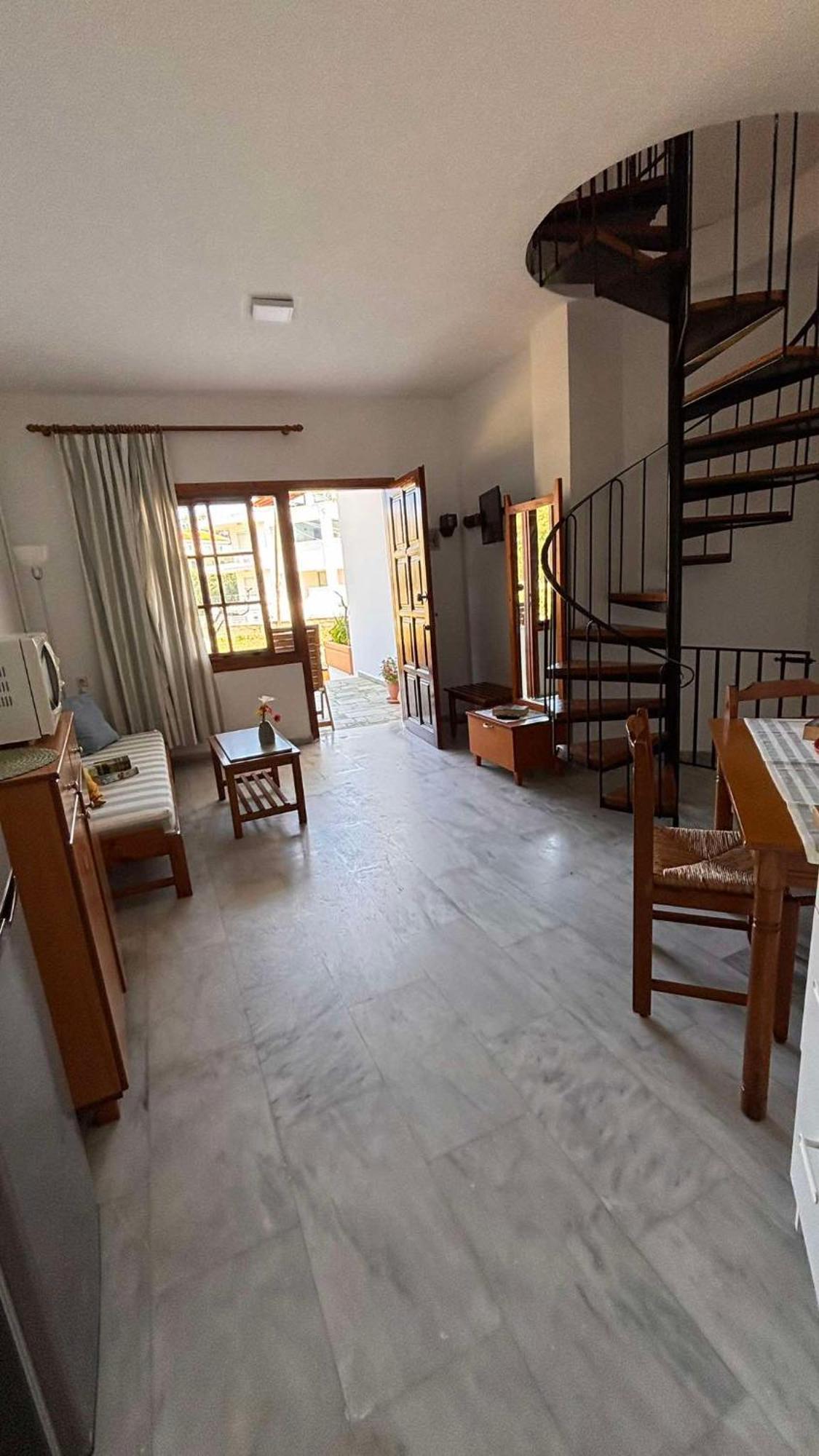 Menelaos Apartments Daratsos Bagian luar foto