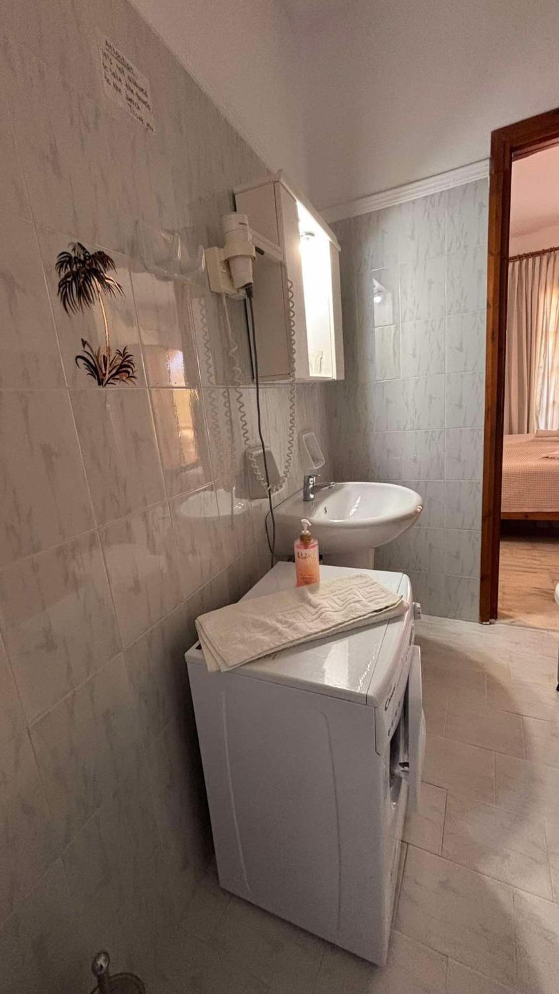 Menelaos Apartments Daratsos Bagian luar foto