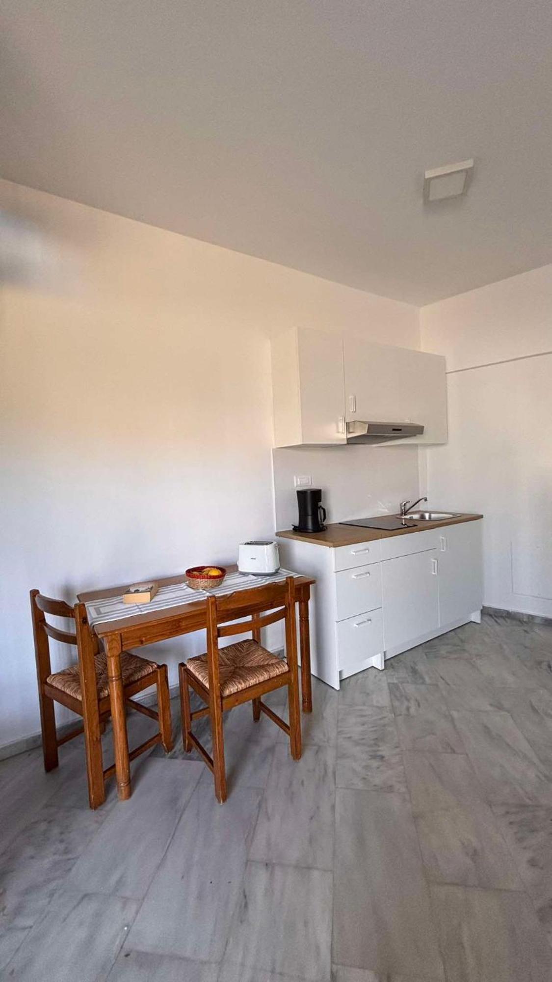 Menelaos Apartments Daratsos Bagian luar foto