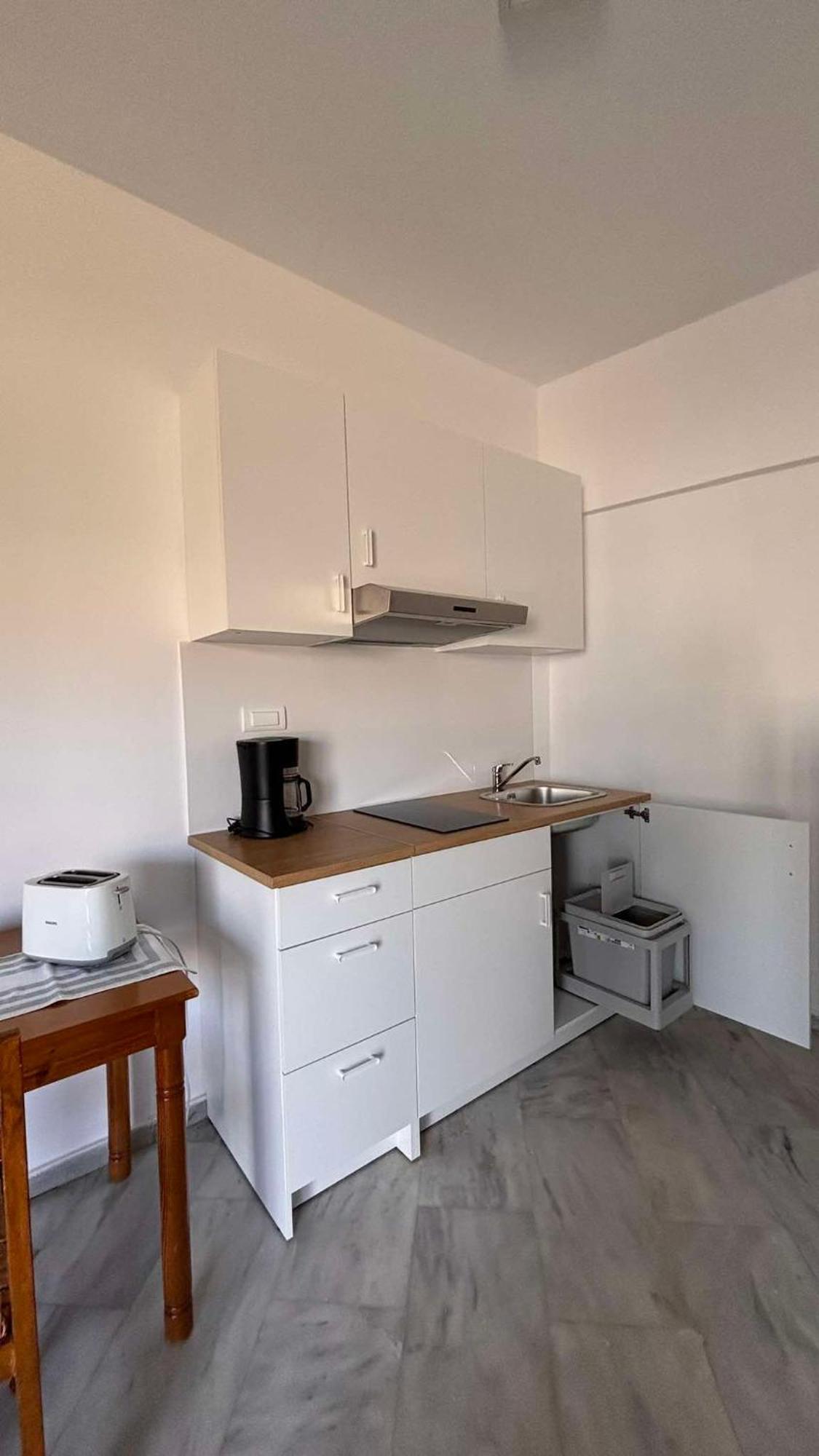 Menelaos Apartments Daratsos Bagian luar foto